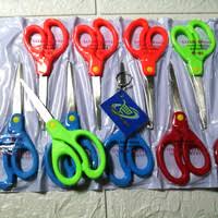 Gunting Warna 